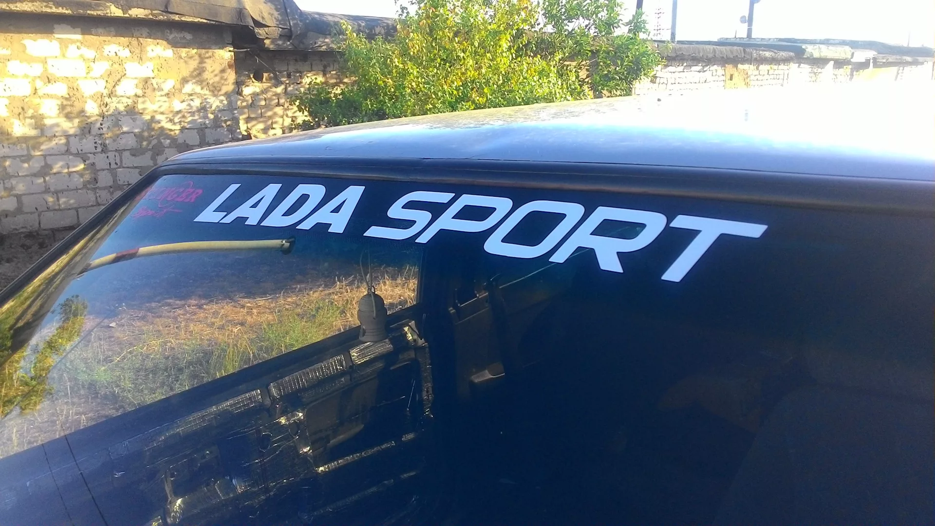 Печать наклеек на лобовое стекло автомобиля