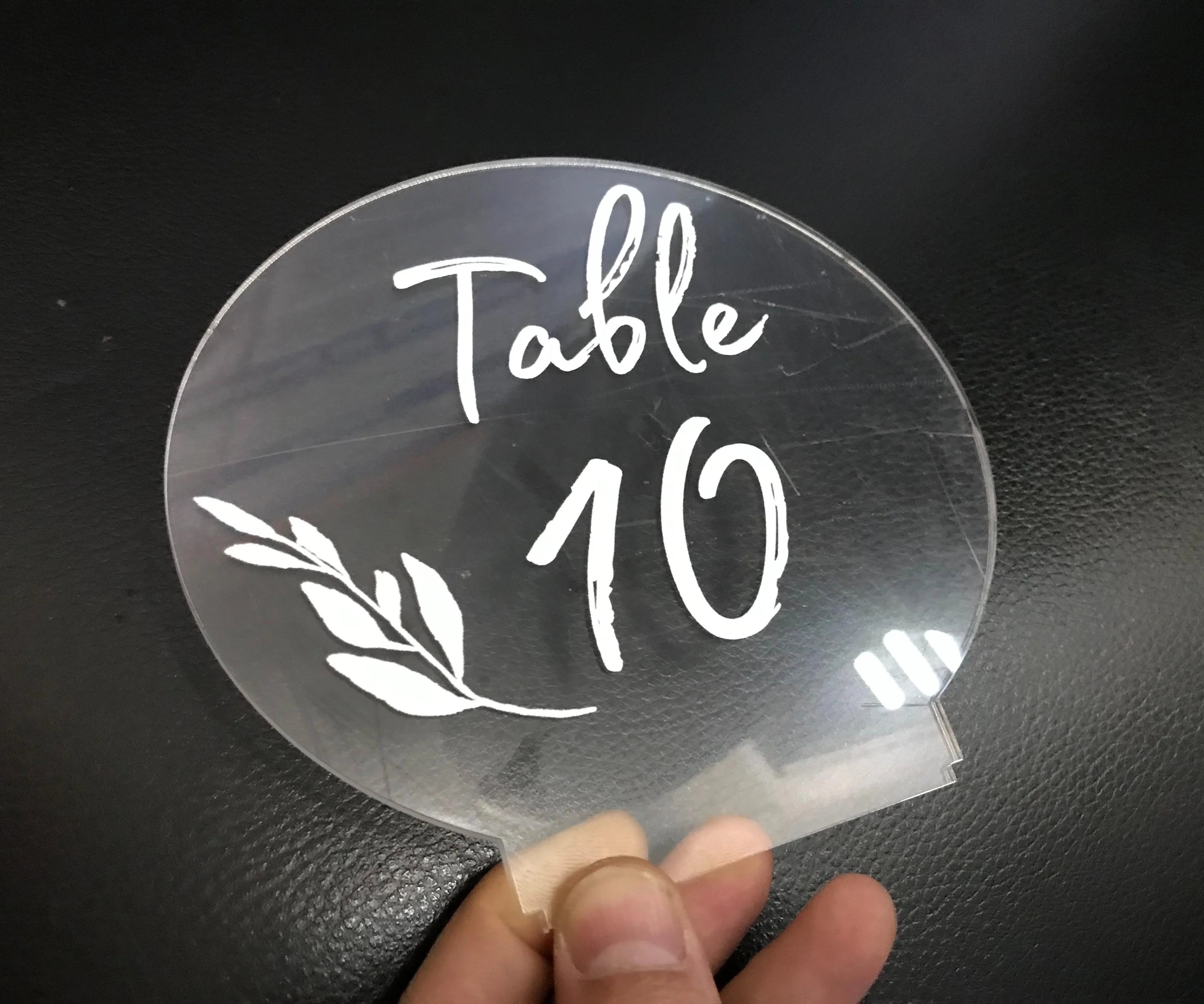 Печать наклеек на прозрачной пленке с белилами