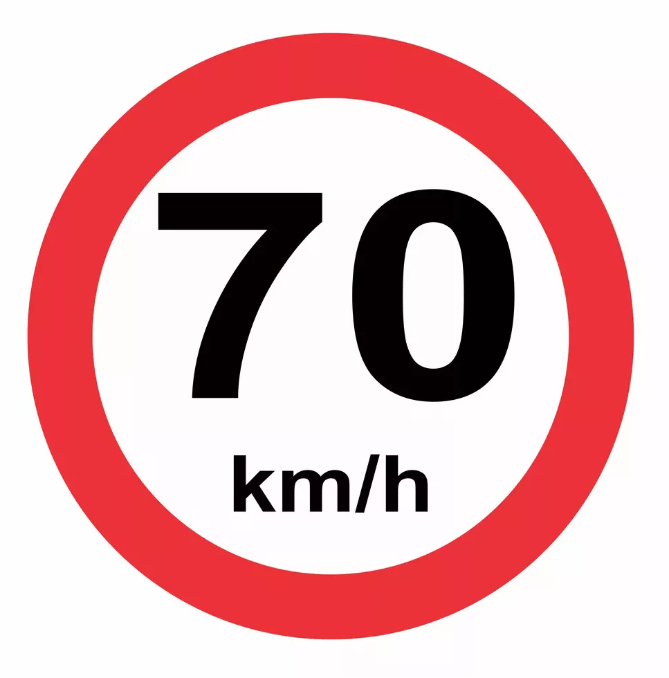 Печать наклеек знак 70 на авто