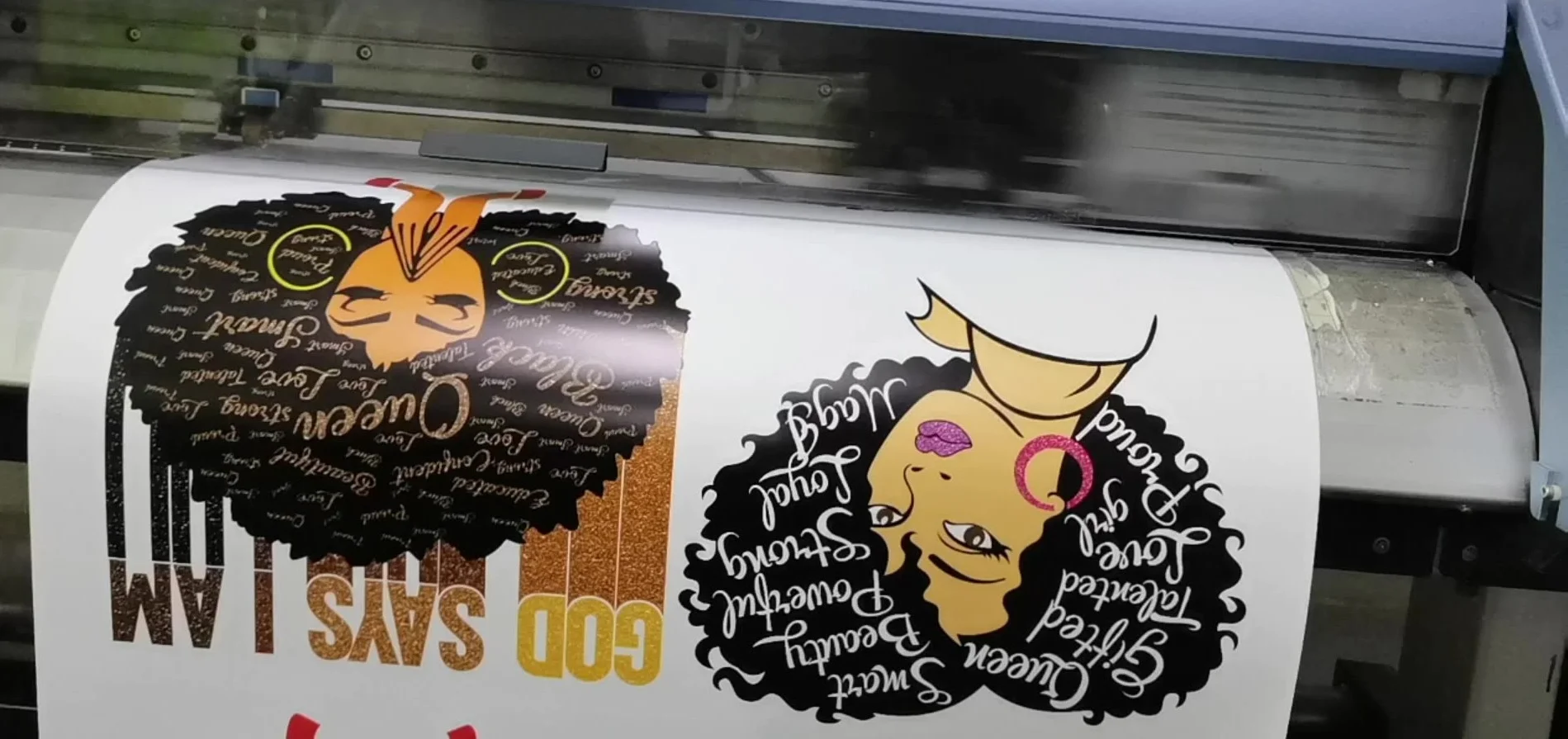 Широкоформатная печать наклеек на самоклеющейся пленке