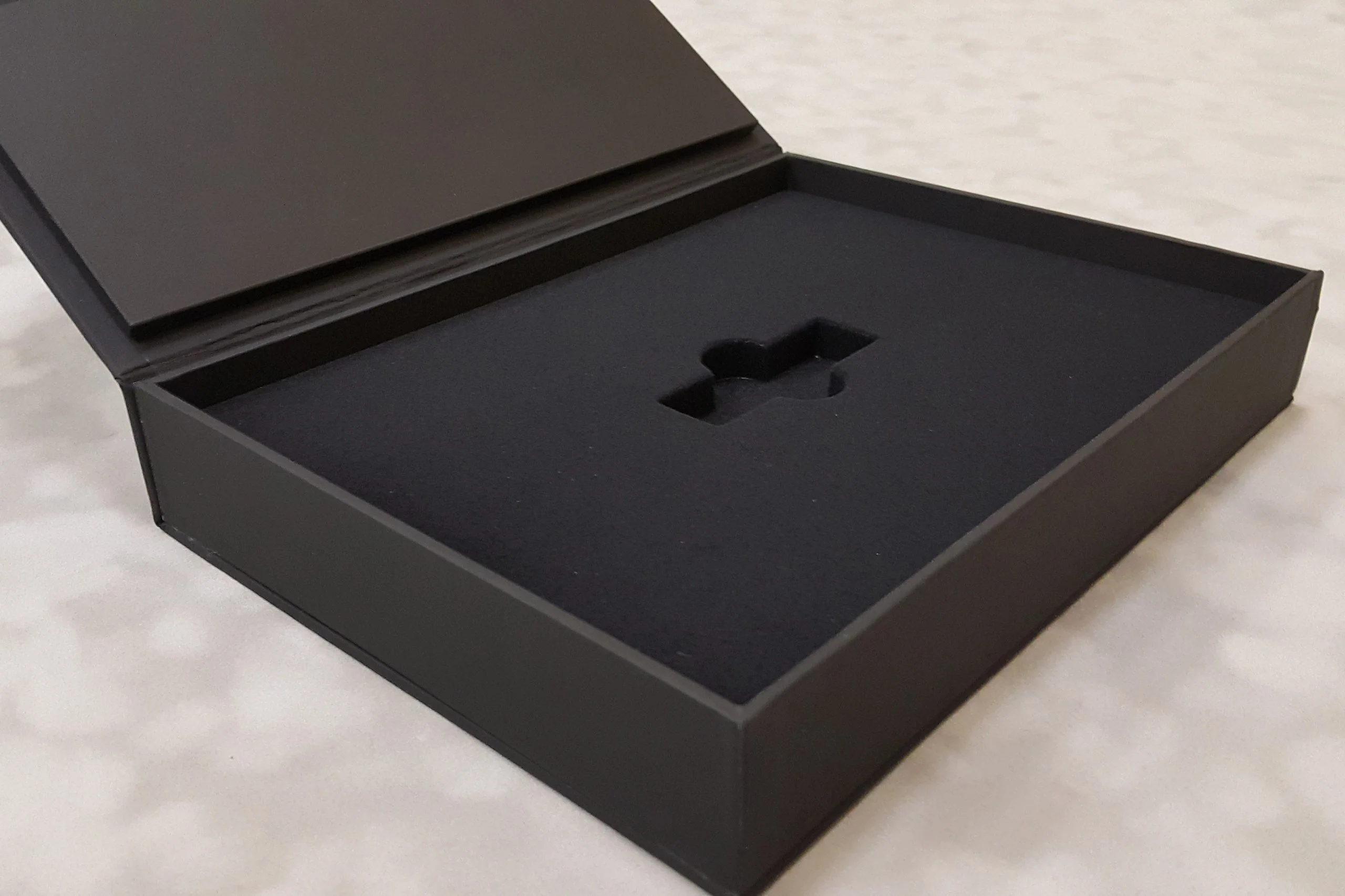 Черные ложементы