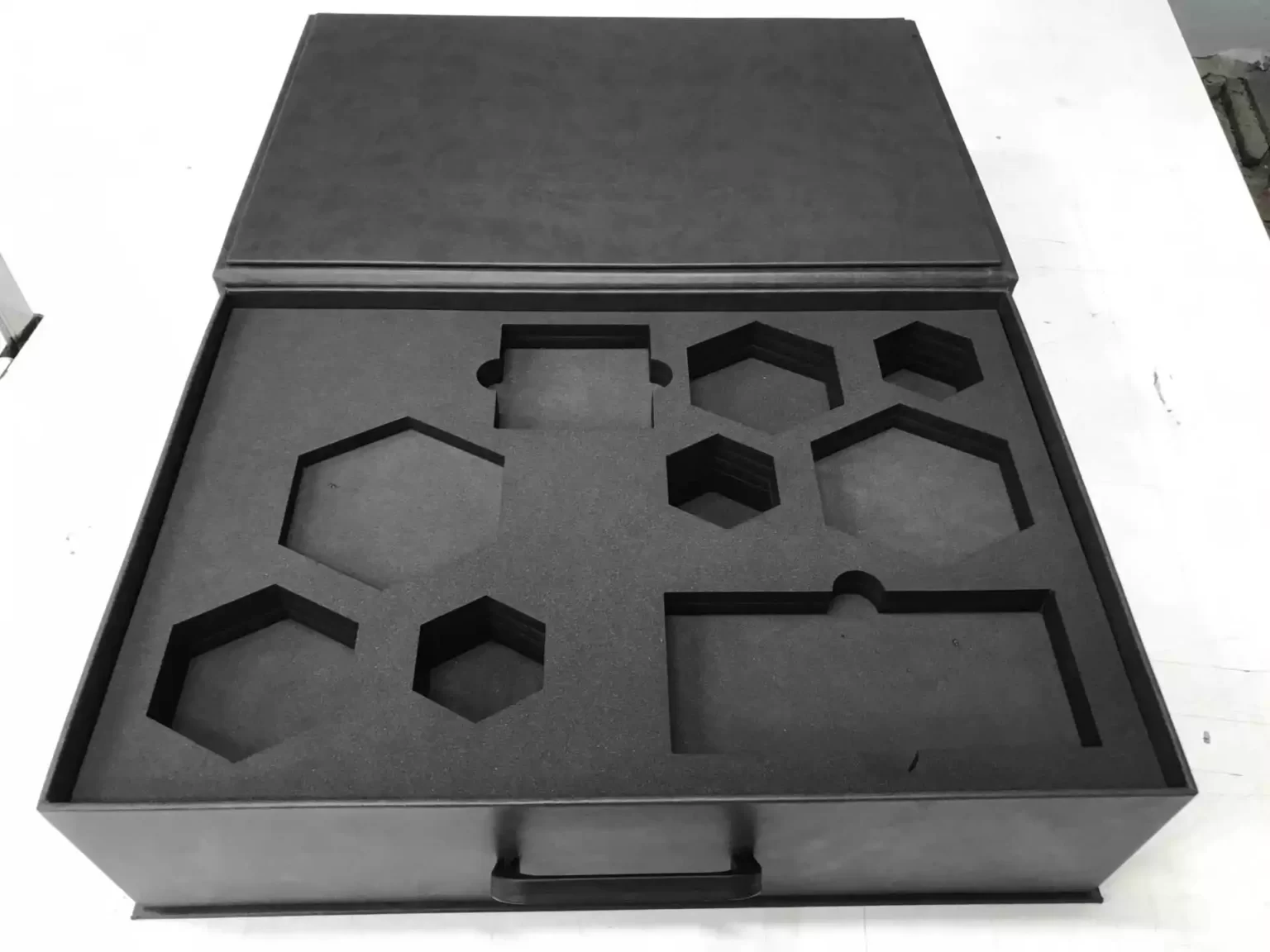 Черные ложементы