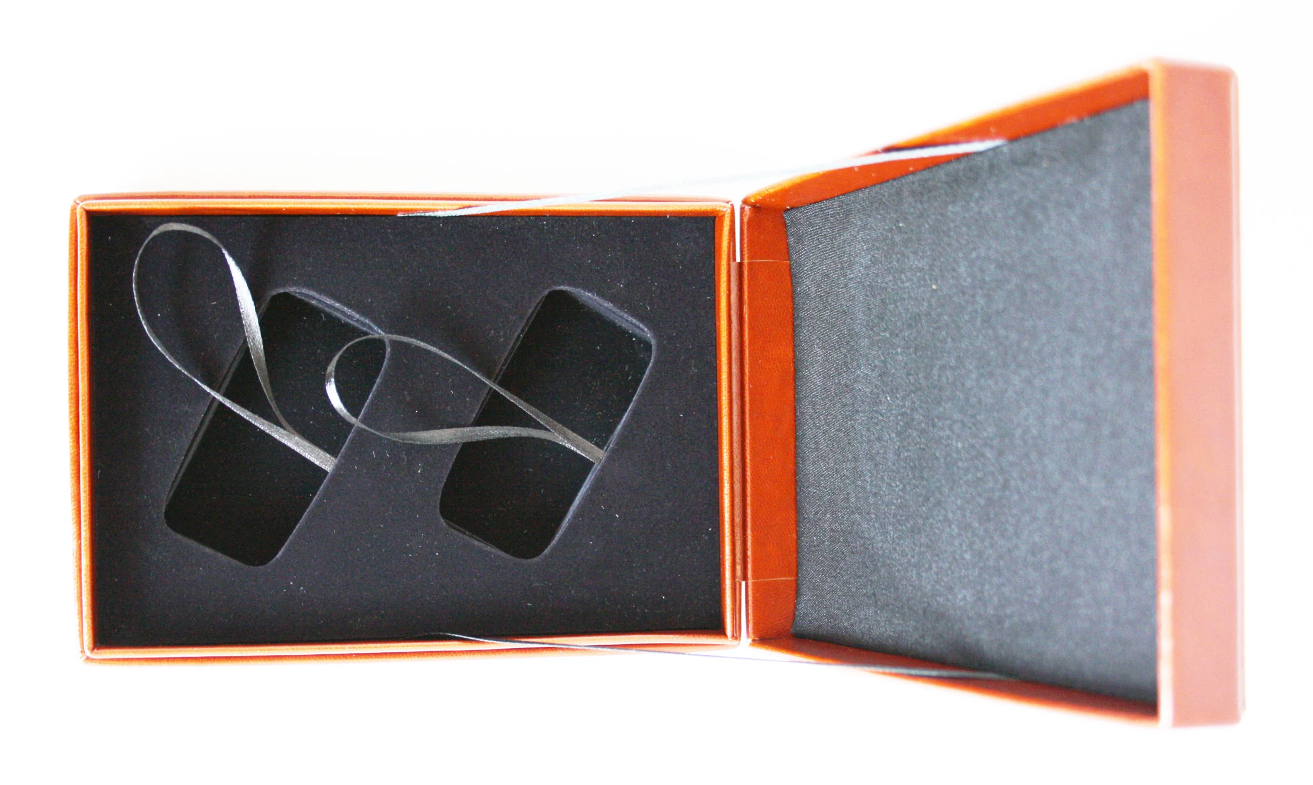 Черные ложементы