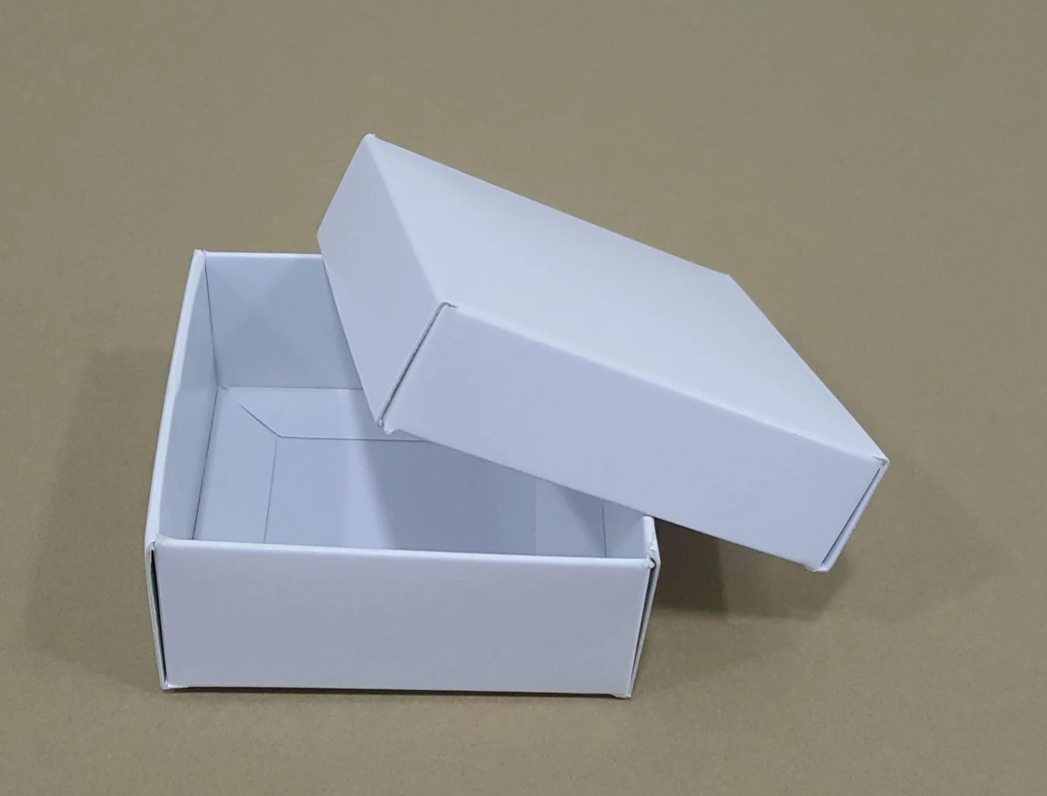 Картонные коробки крышка-дно