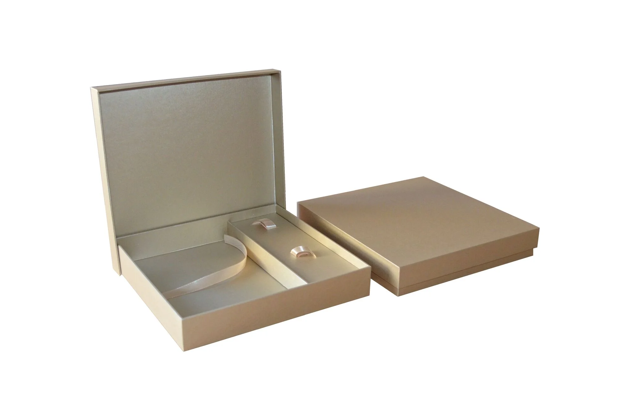 Ложементы из дизайнерского картона