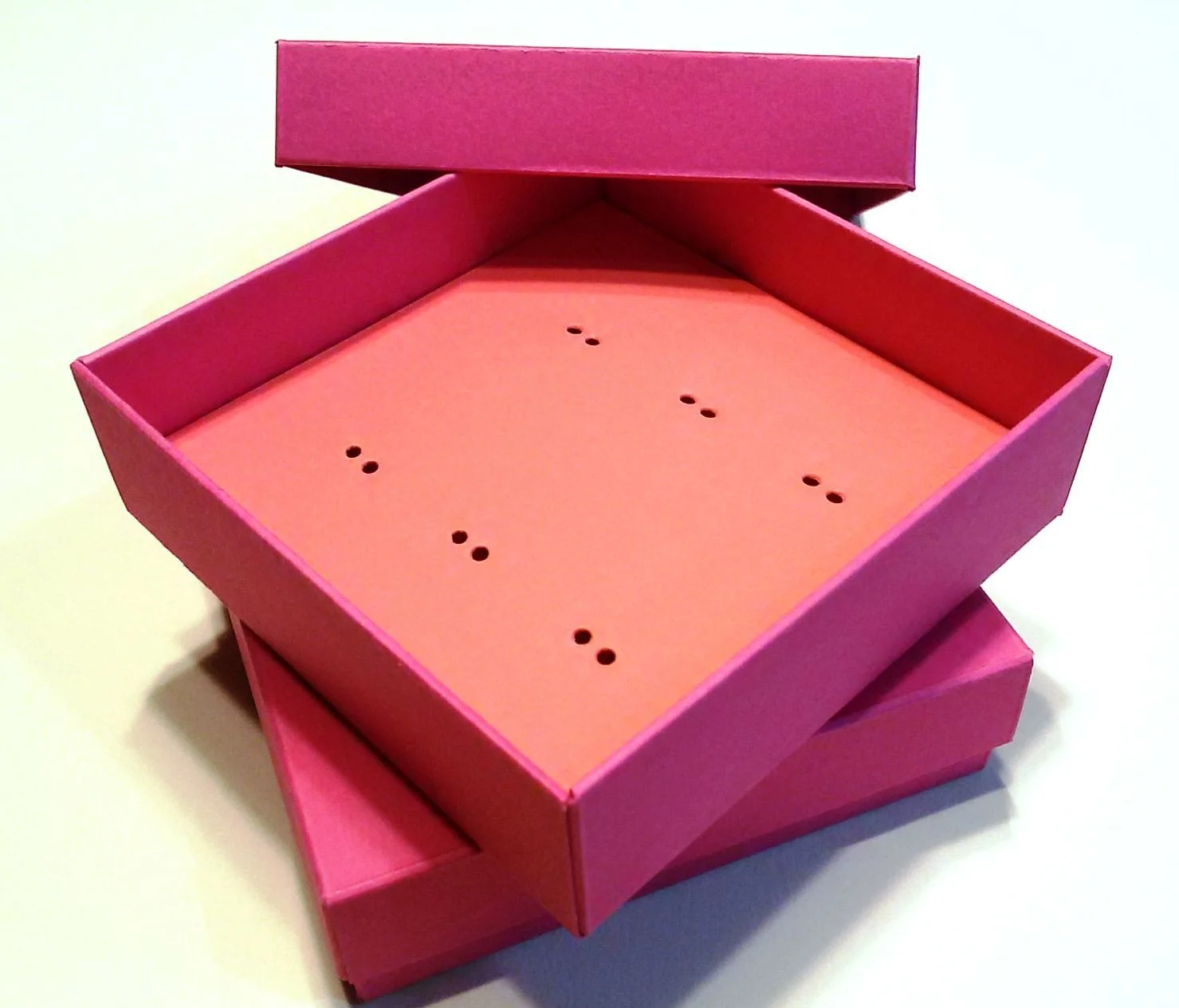 Ложементы из дизайнерского картона