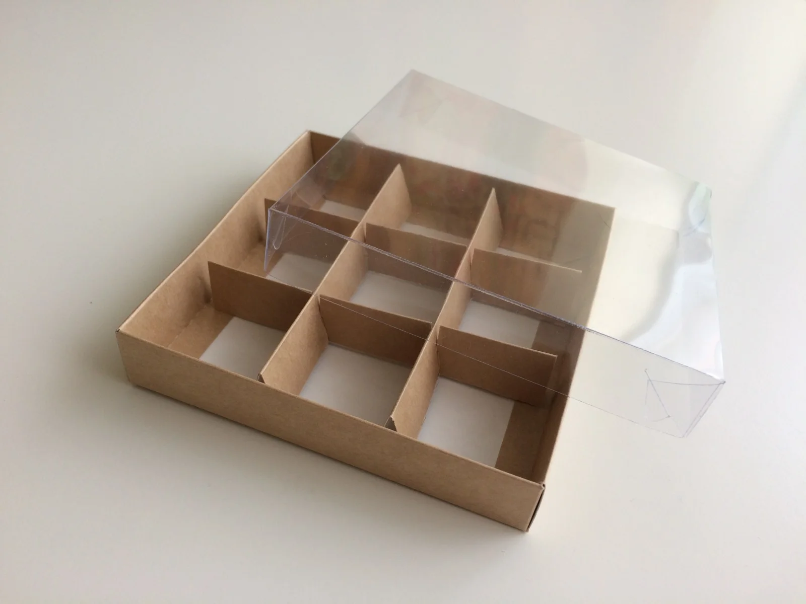 Ложементы из дизайнерского картона