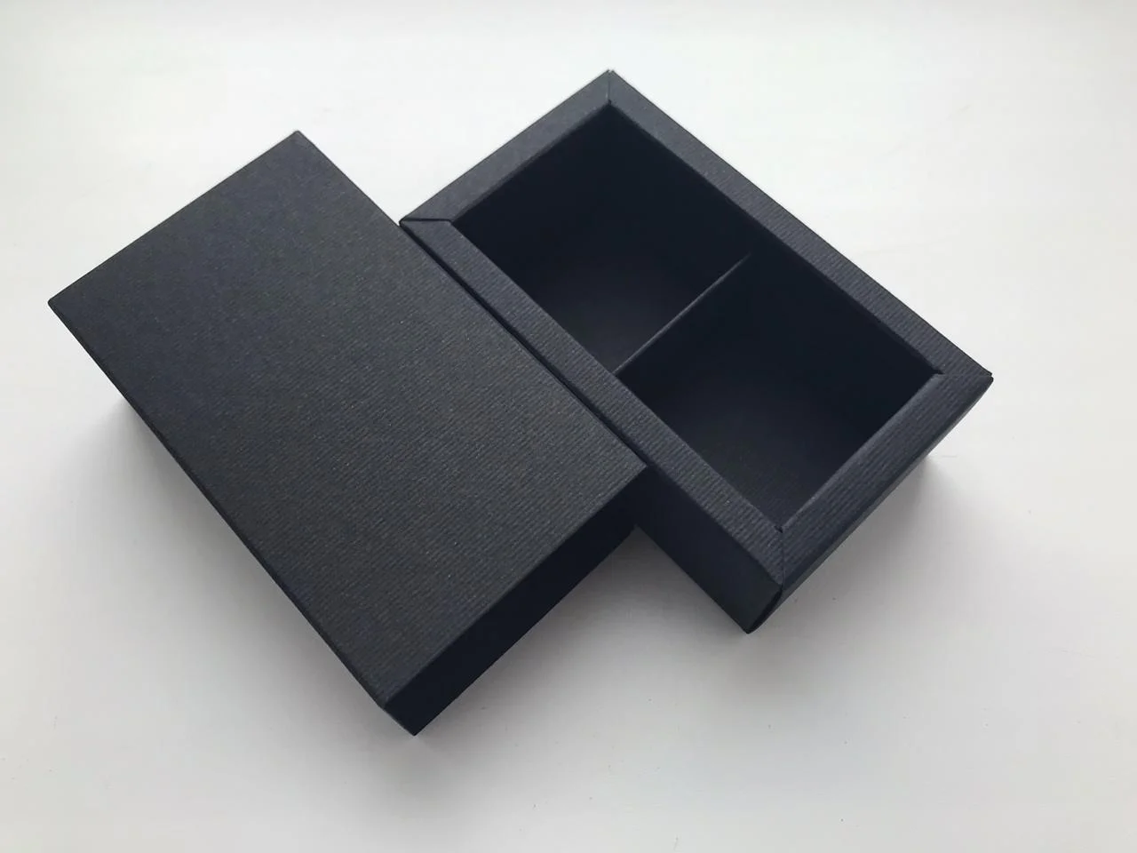 Ложементы из дизайнерского картона