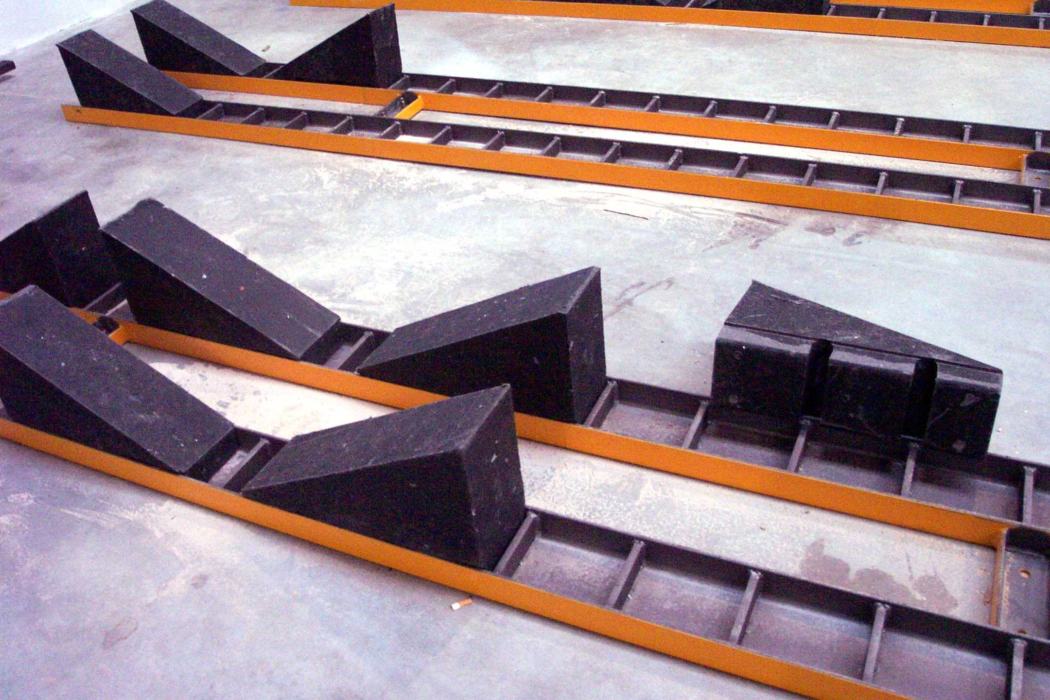 Металлические ложементы