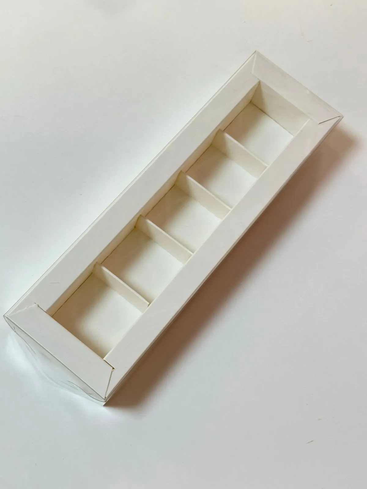 Белая упаковка для конфет