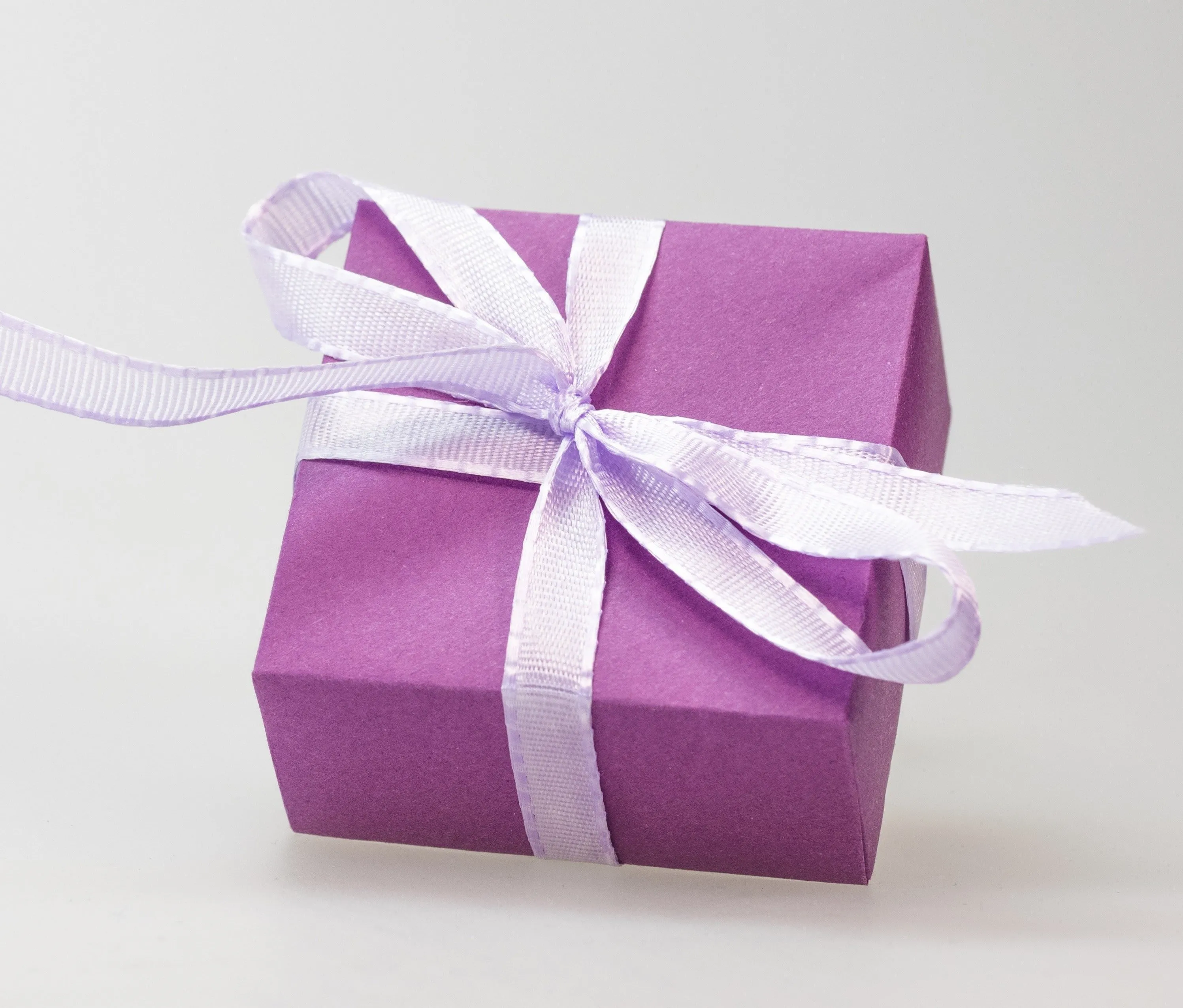 Фиолетовая упаковка для конфет