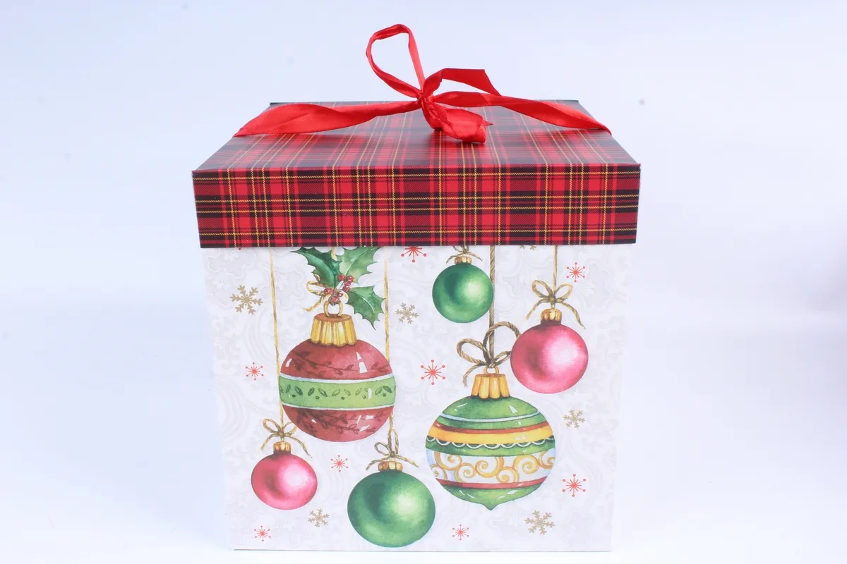 Новогодняя упаковка с шарами