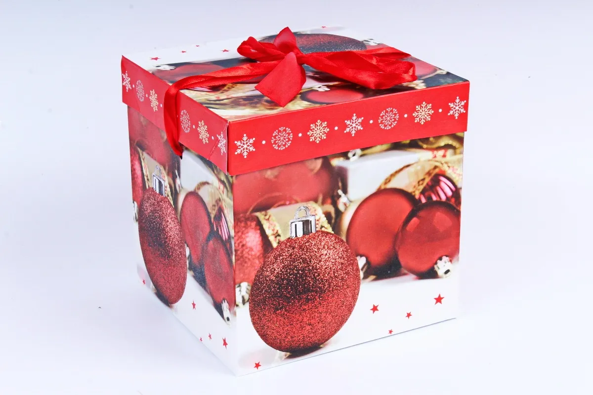 Новогодняя упаковка с шарами