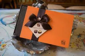 Оранжевая упаковка для конфет