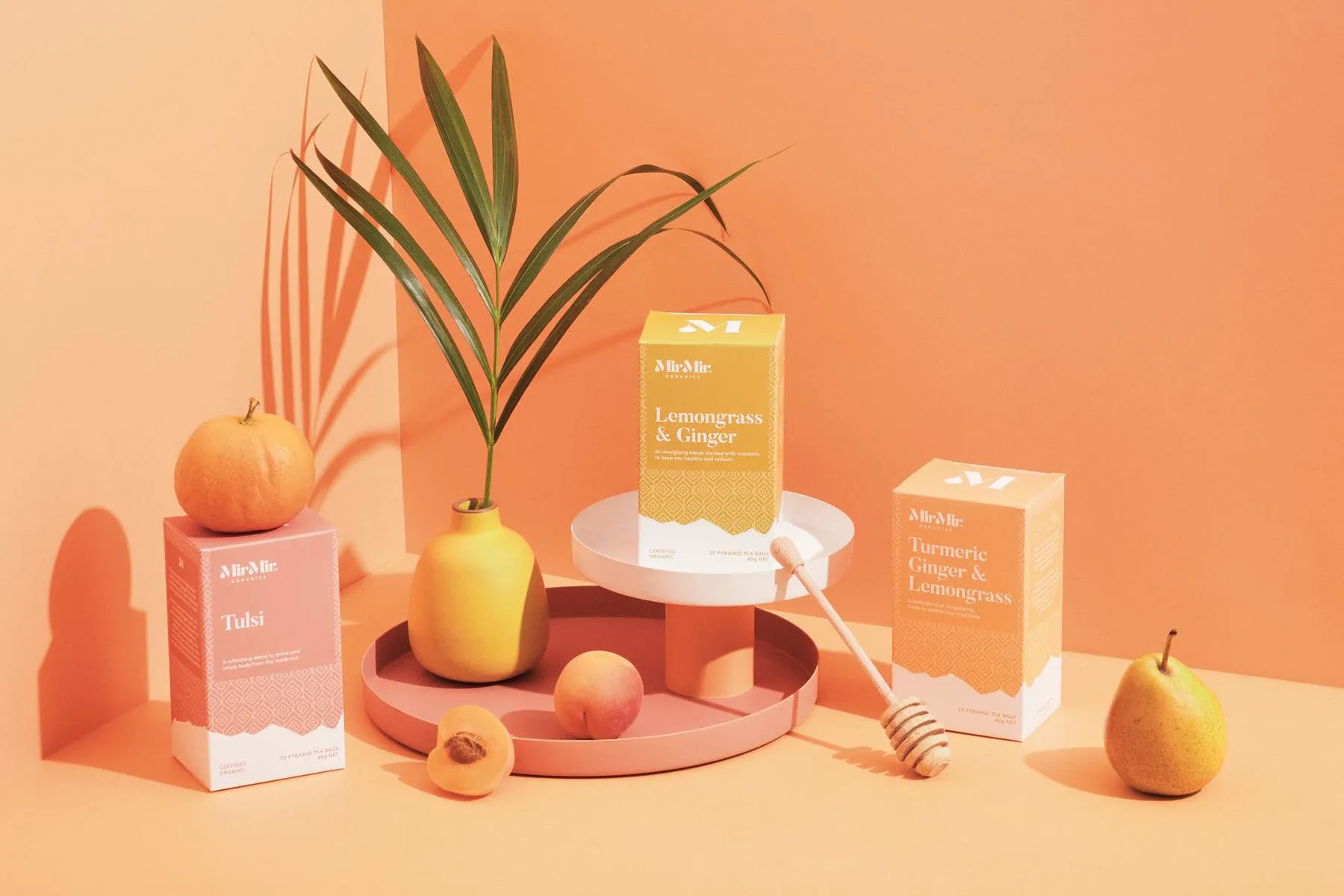 Оранжевая упаковка для косметики