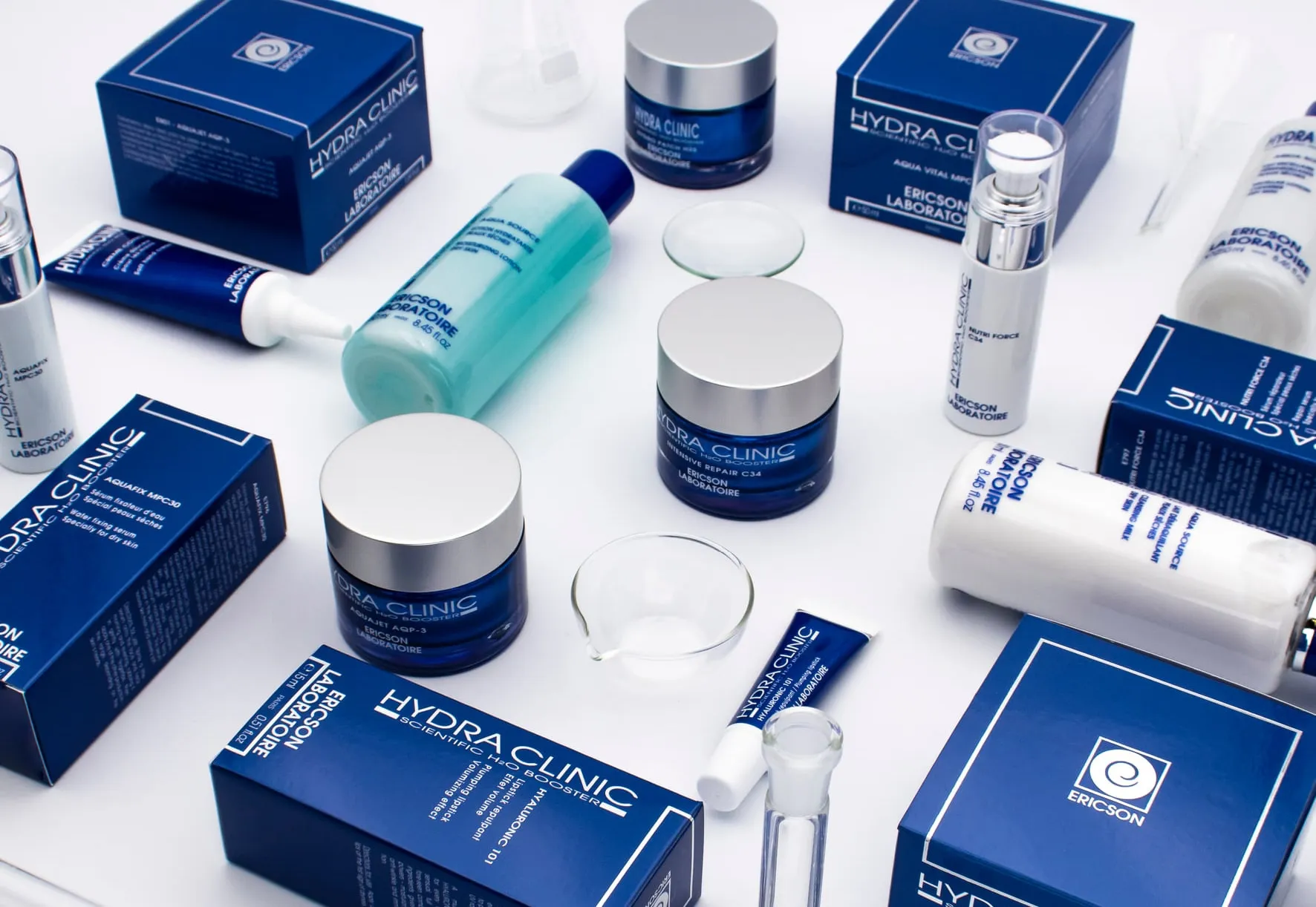 Синяя упаковка для косметики