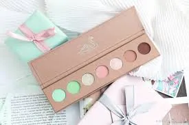 Упаковка для косметики с лебедем