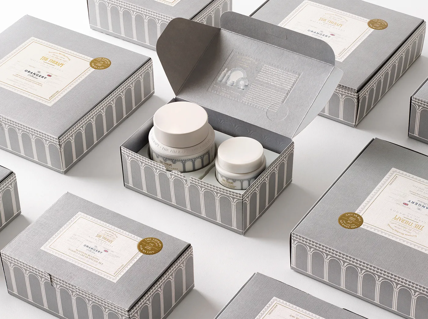 Упаковка для косметики с лебедем