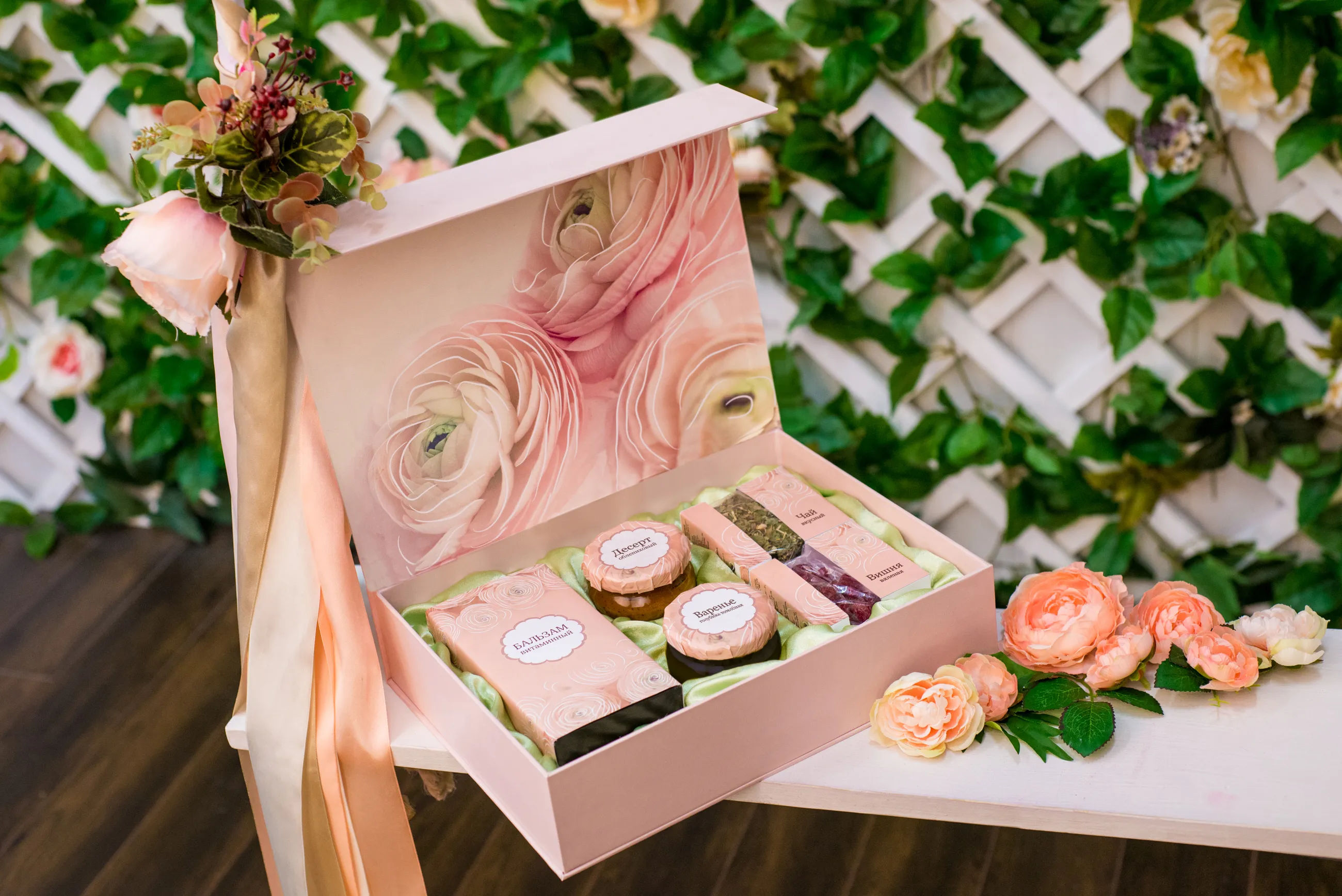 Упаковка для косметики с розой