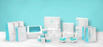 Зеленая упаковка для косметики