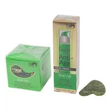 Зеленая упаковка для косметики