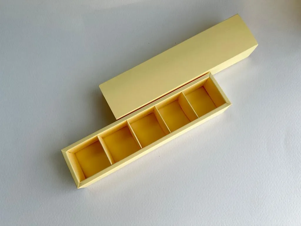 Золотая упаковка для конфет