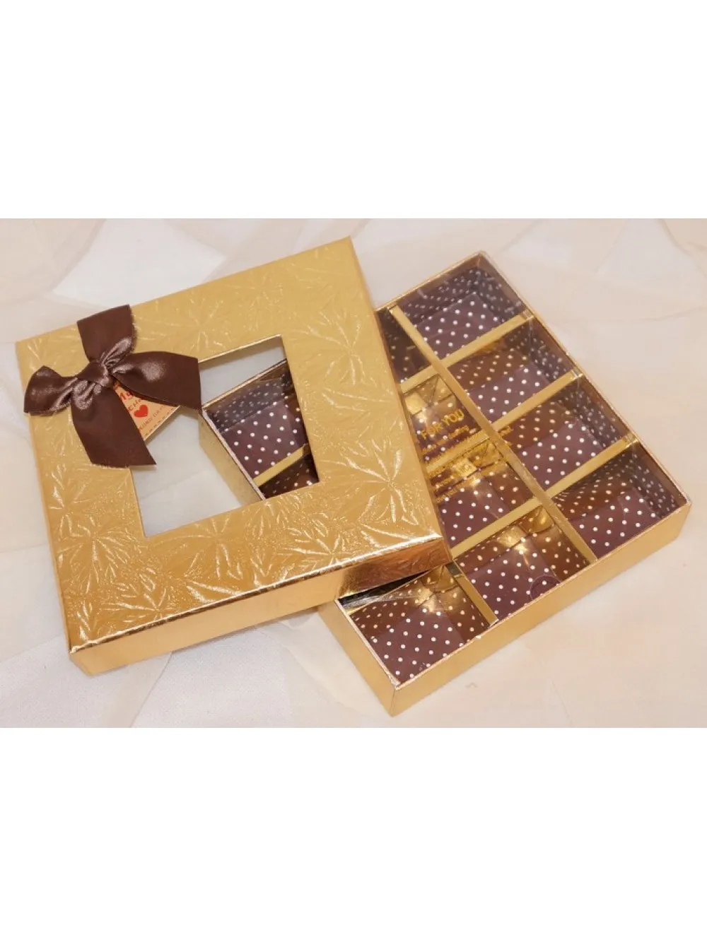 Золотая упаковка для конфет