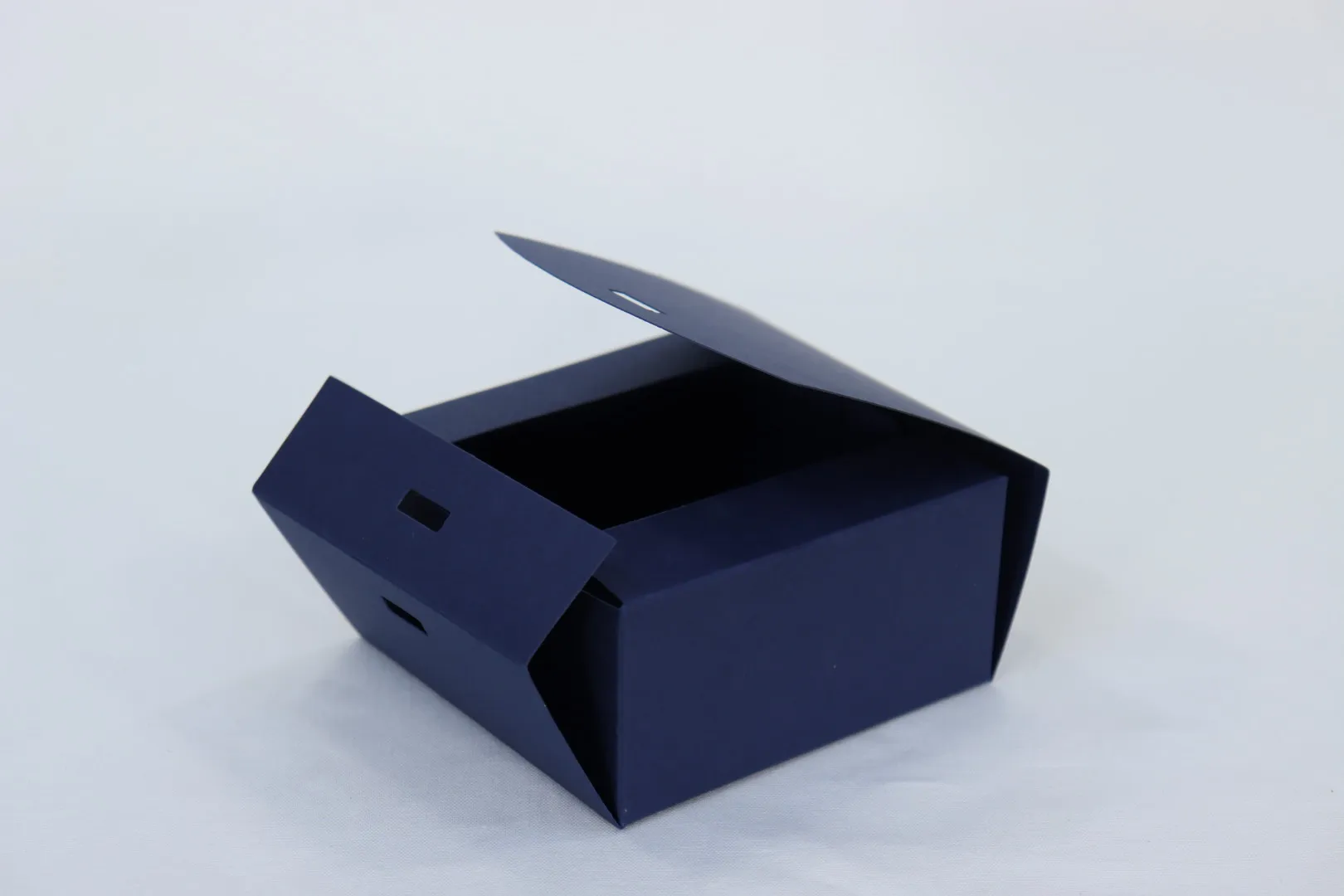 Подарочные коробки 10х10х5