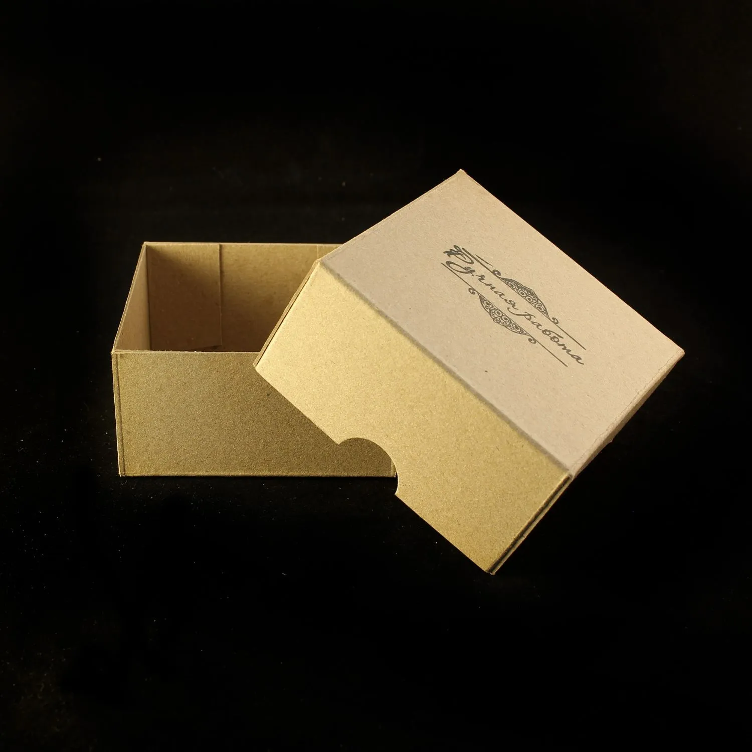 Подарочные коробки 10х10х5