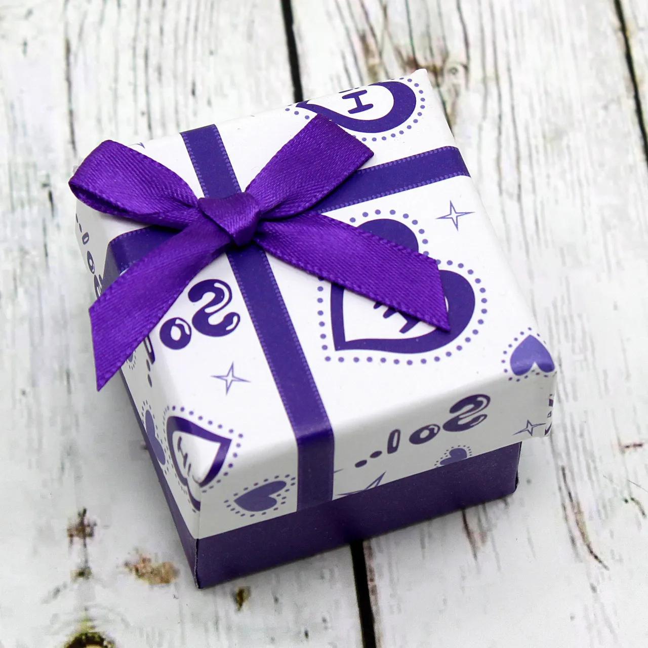 Подарочные коробки 10х10х5