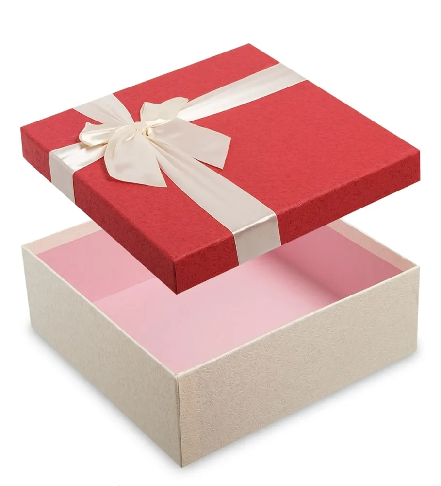 Подарочные коробки 13х13х5