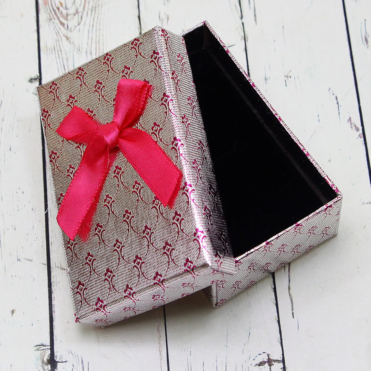 Подарочные коробки 19х8х5