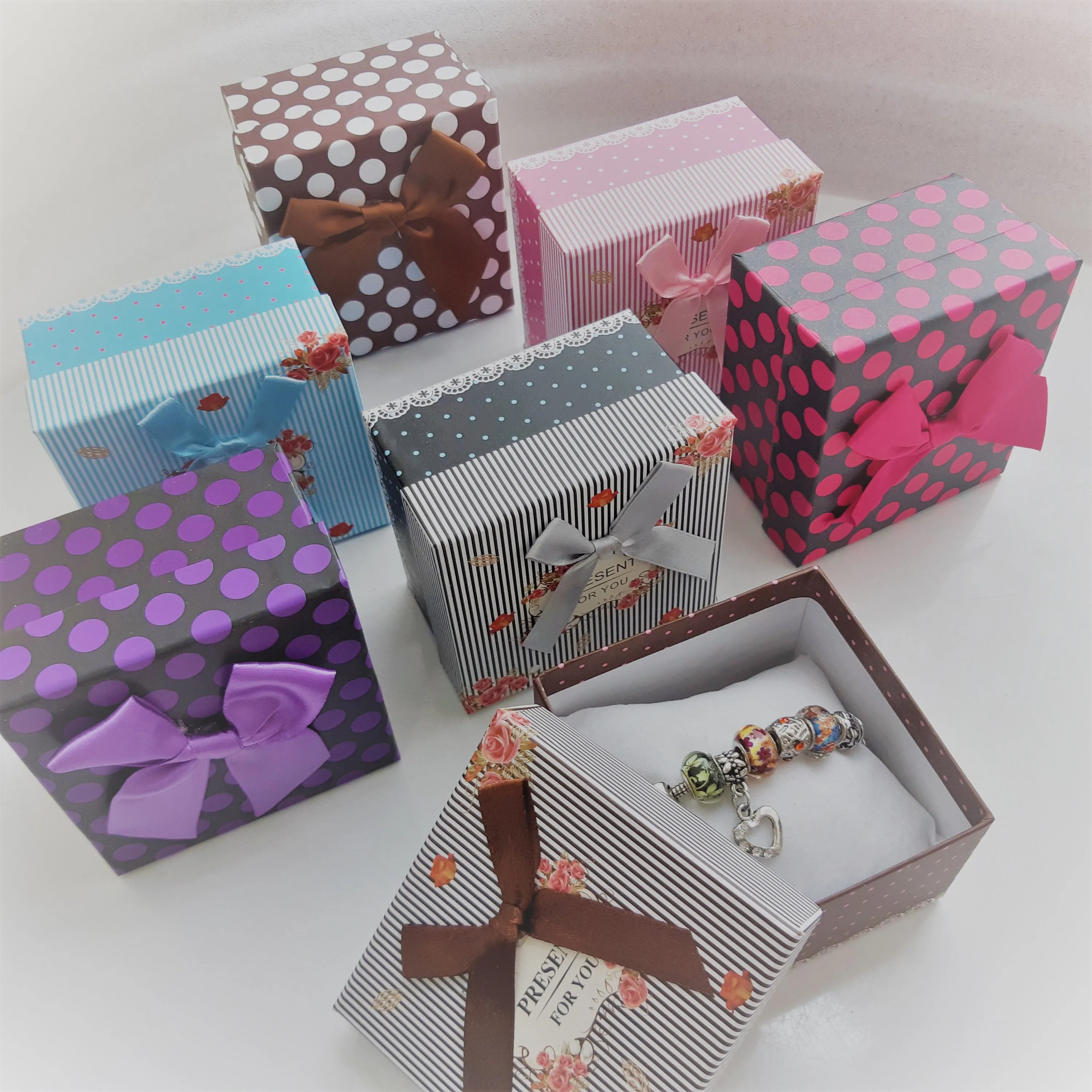 Подарочные коробки для бижутерии