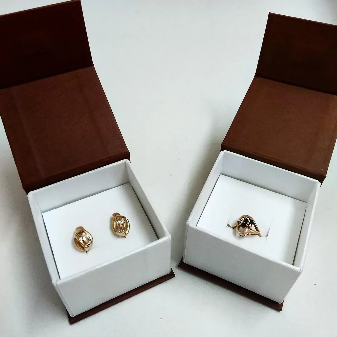 Подарочные коробки для сережек