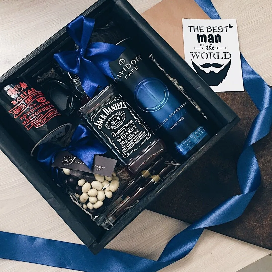 Подарочные коробки другу