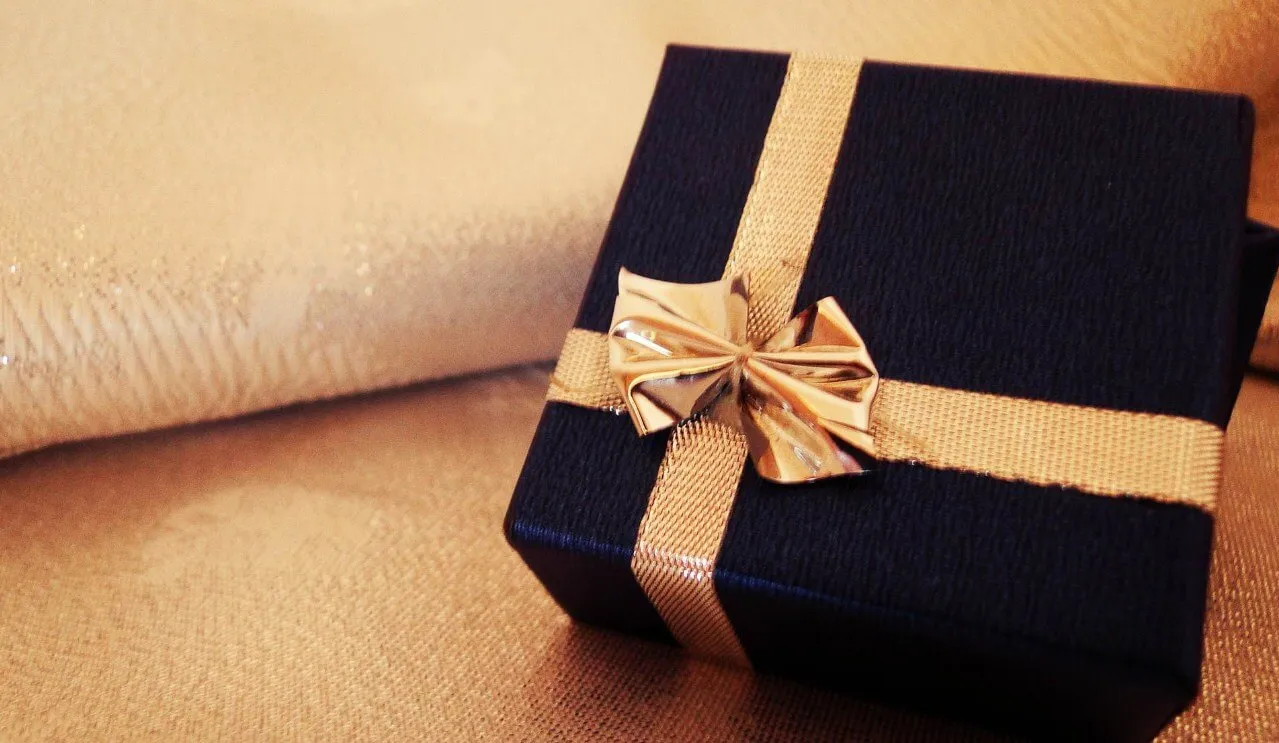 Подарочные коробки другу