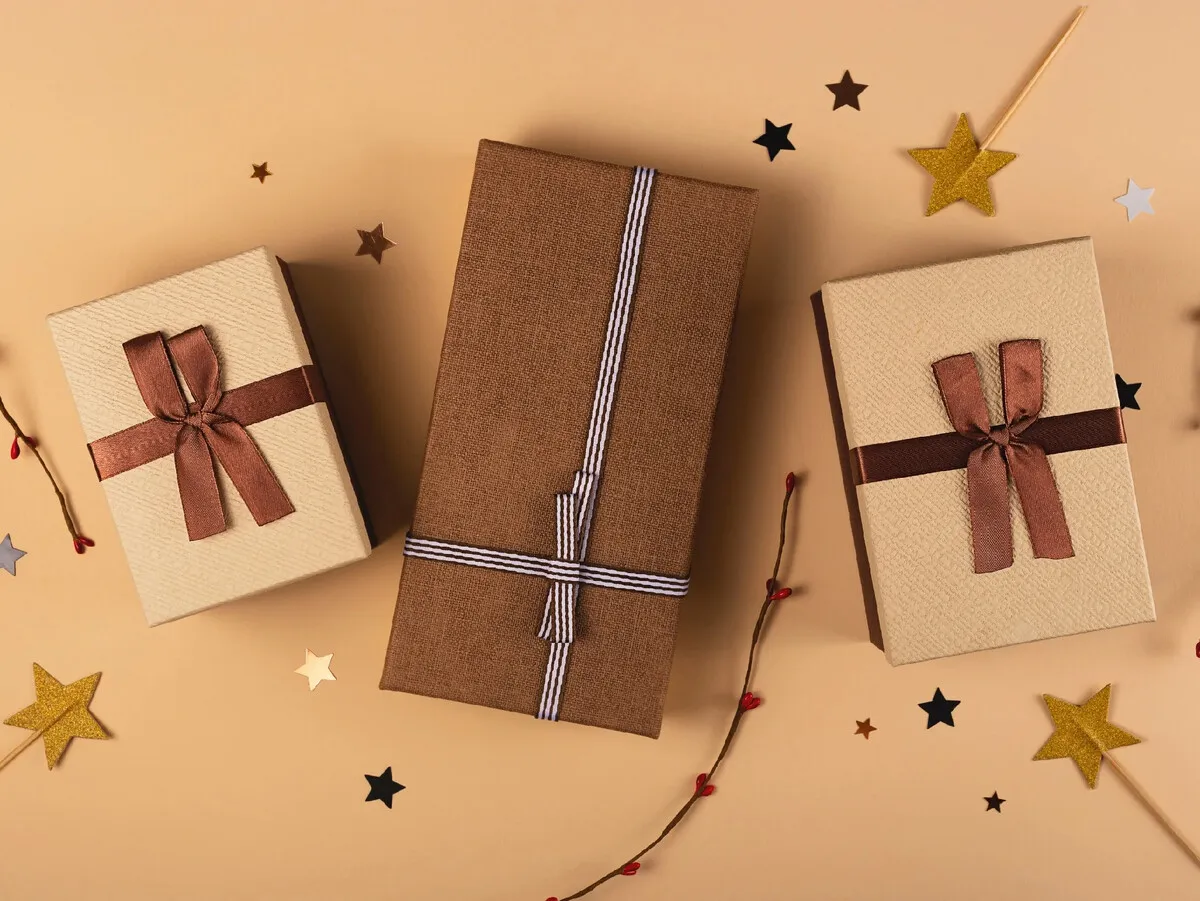 Подарочные коробки коричневые