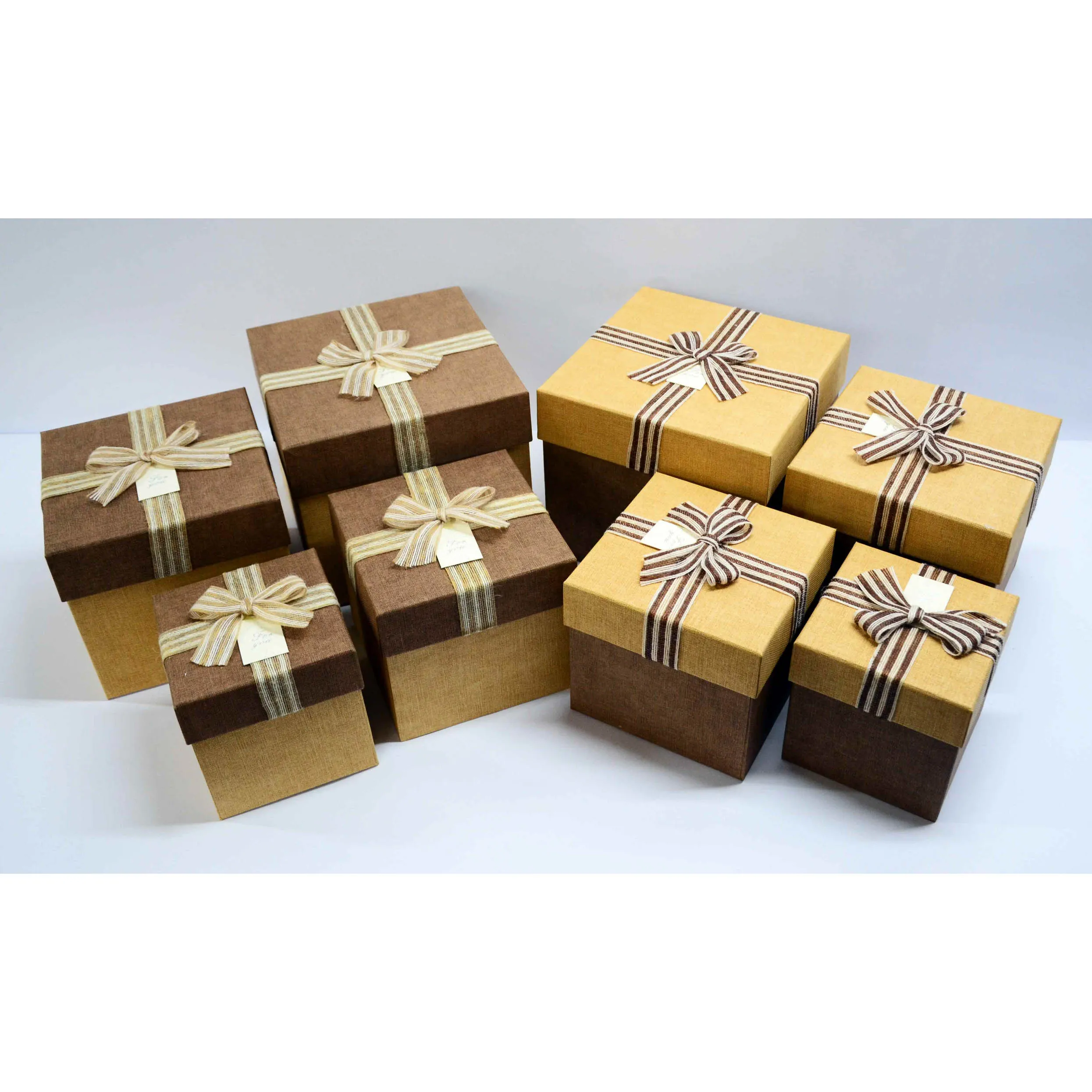 Подарочные коробки коричневые