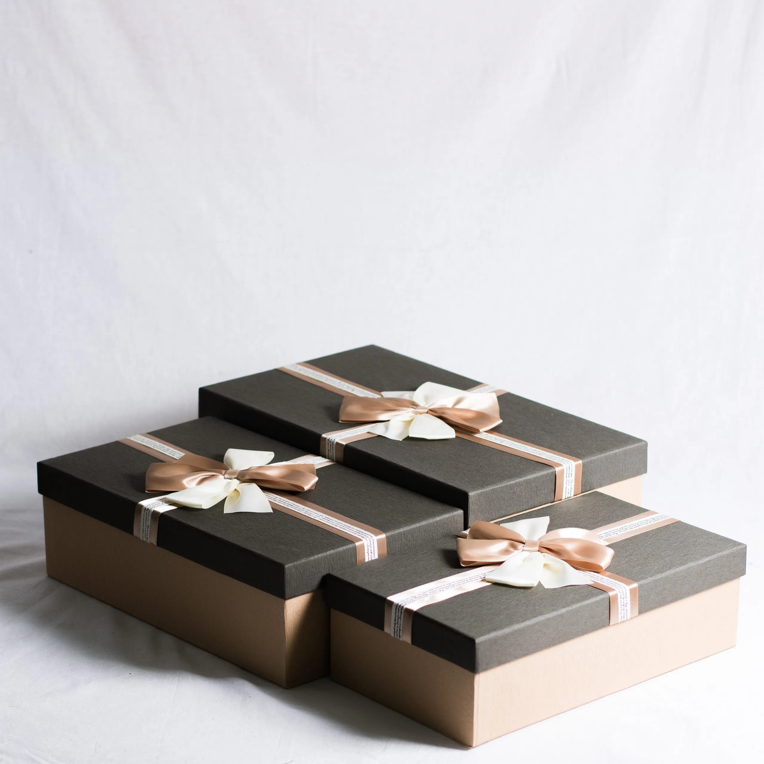 Подарочные коробки коричневые