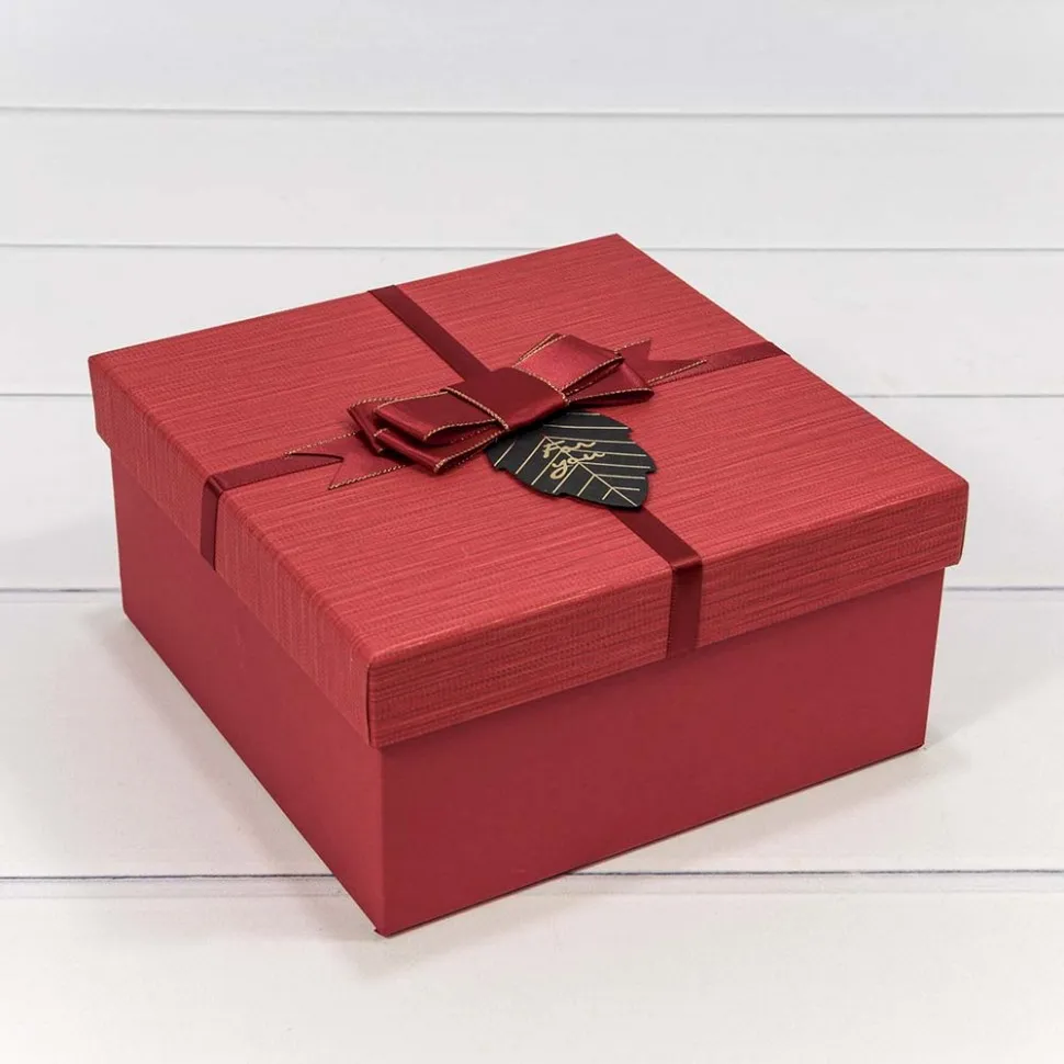 Подарочные коробки 24х24х13