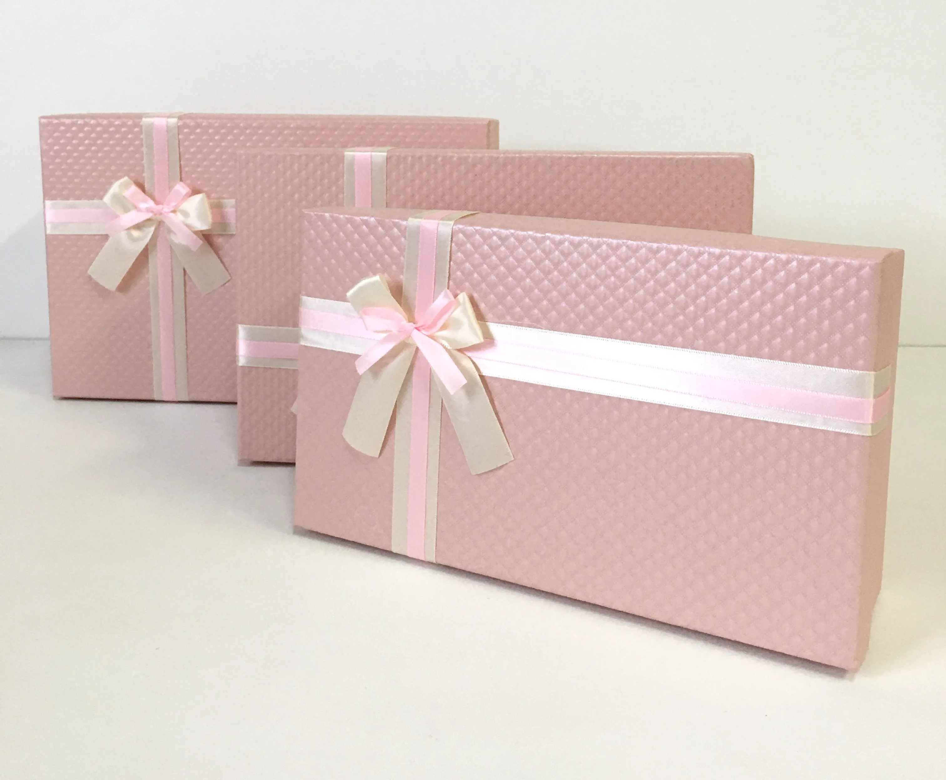 Подарочные коробки 30х25х15