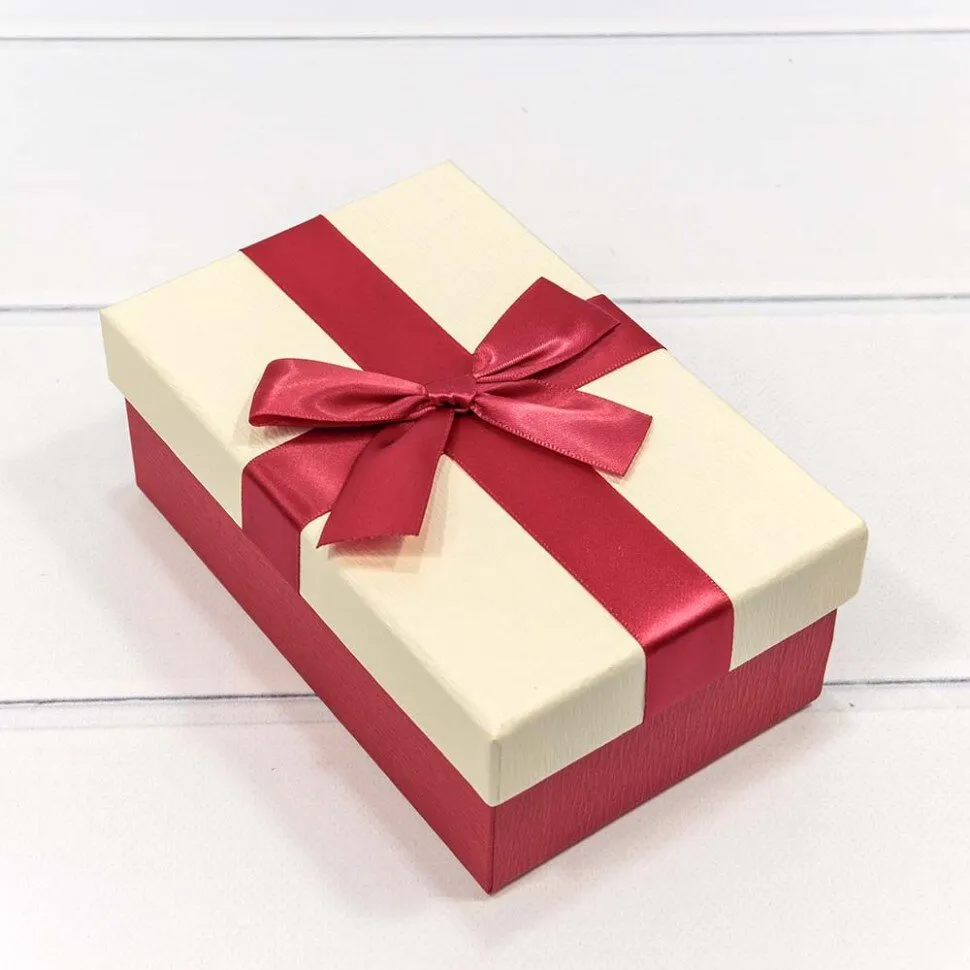 Подарочные коробки 30х25х15