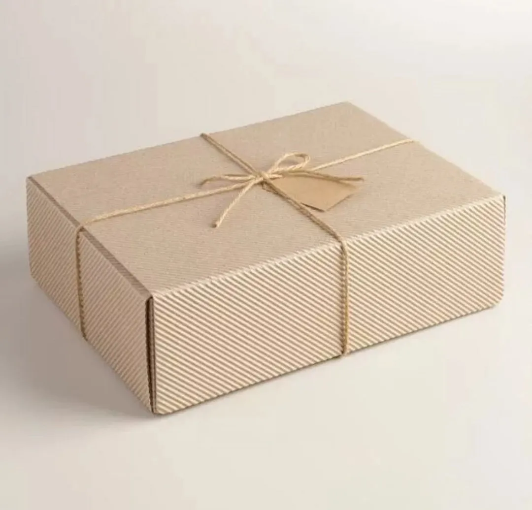 Подарочные коробки 30х25х15