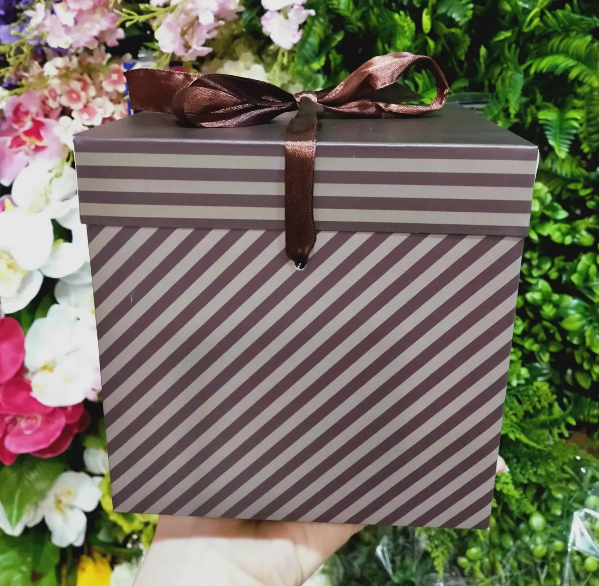 Подарочные коробки 30х30