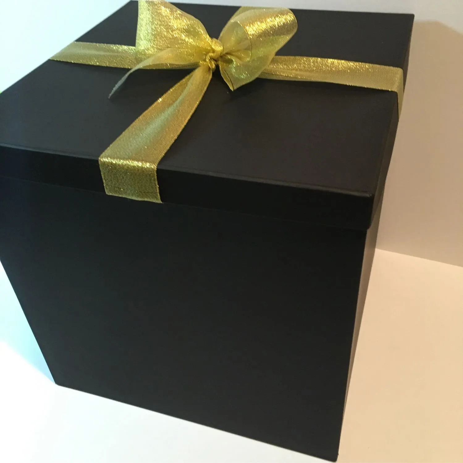 Подарочные коробки 30х40