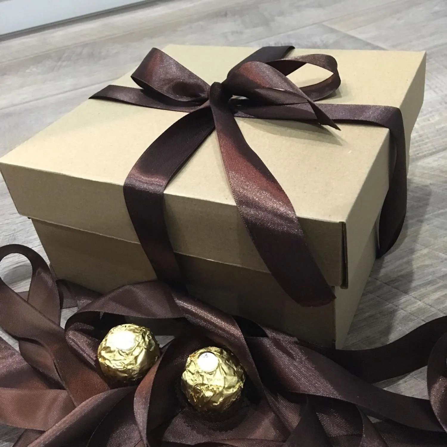 Подарочные коробки 40х40х20