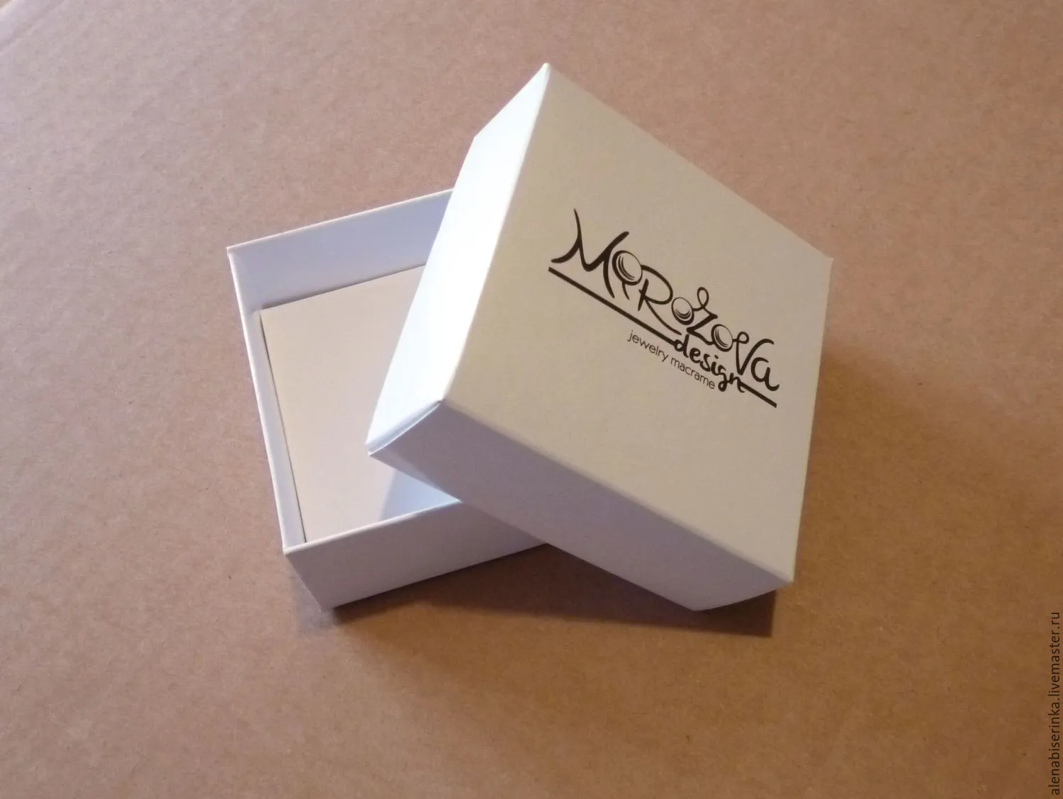 Подарочные коробки 7х7х3