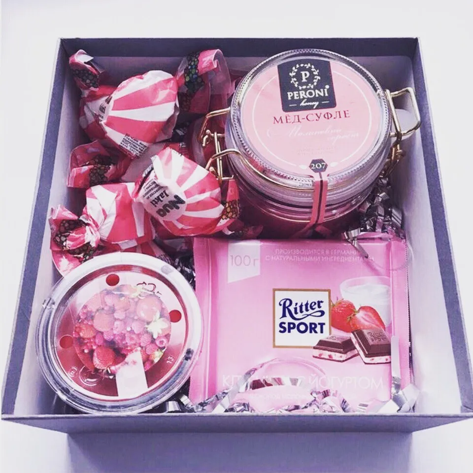 Подарочные коробки подруге