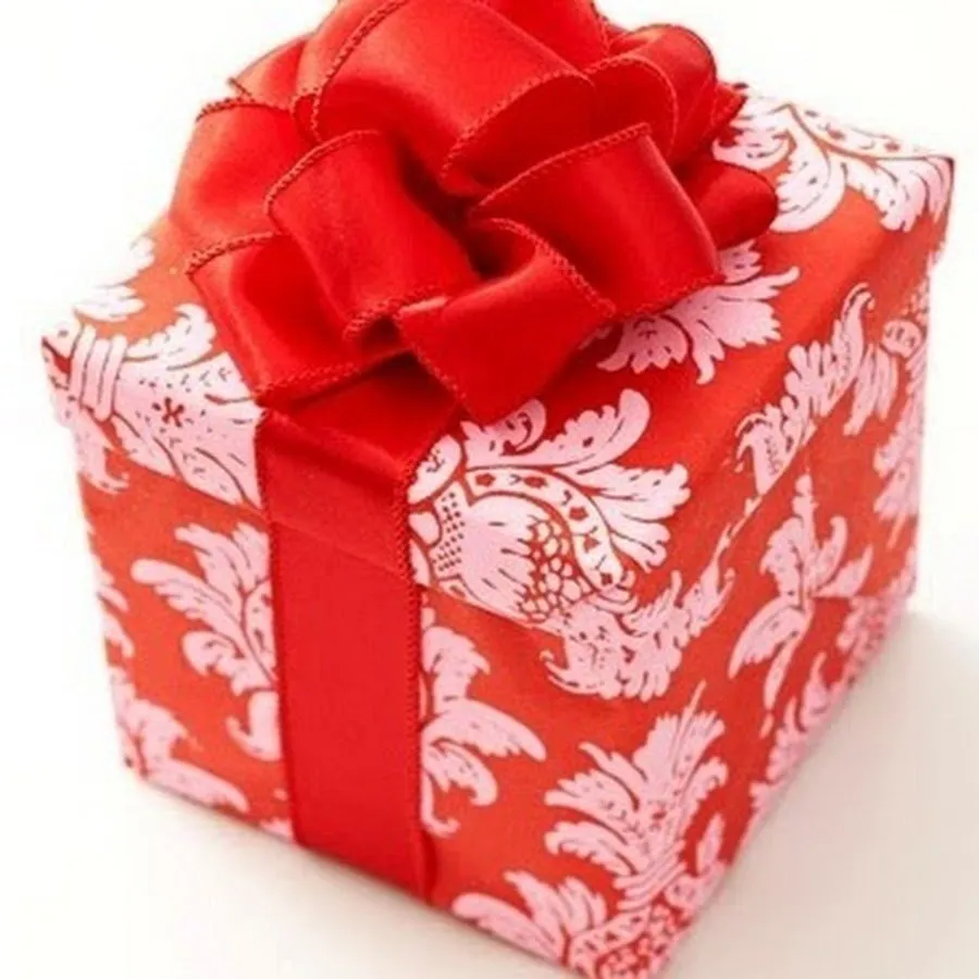 Подарочные коробки с бантом