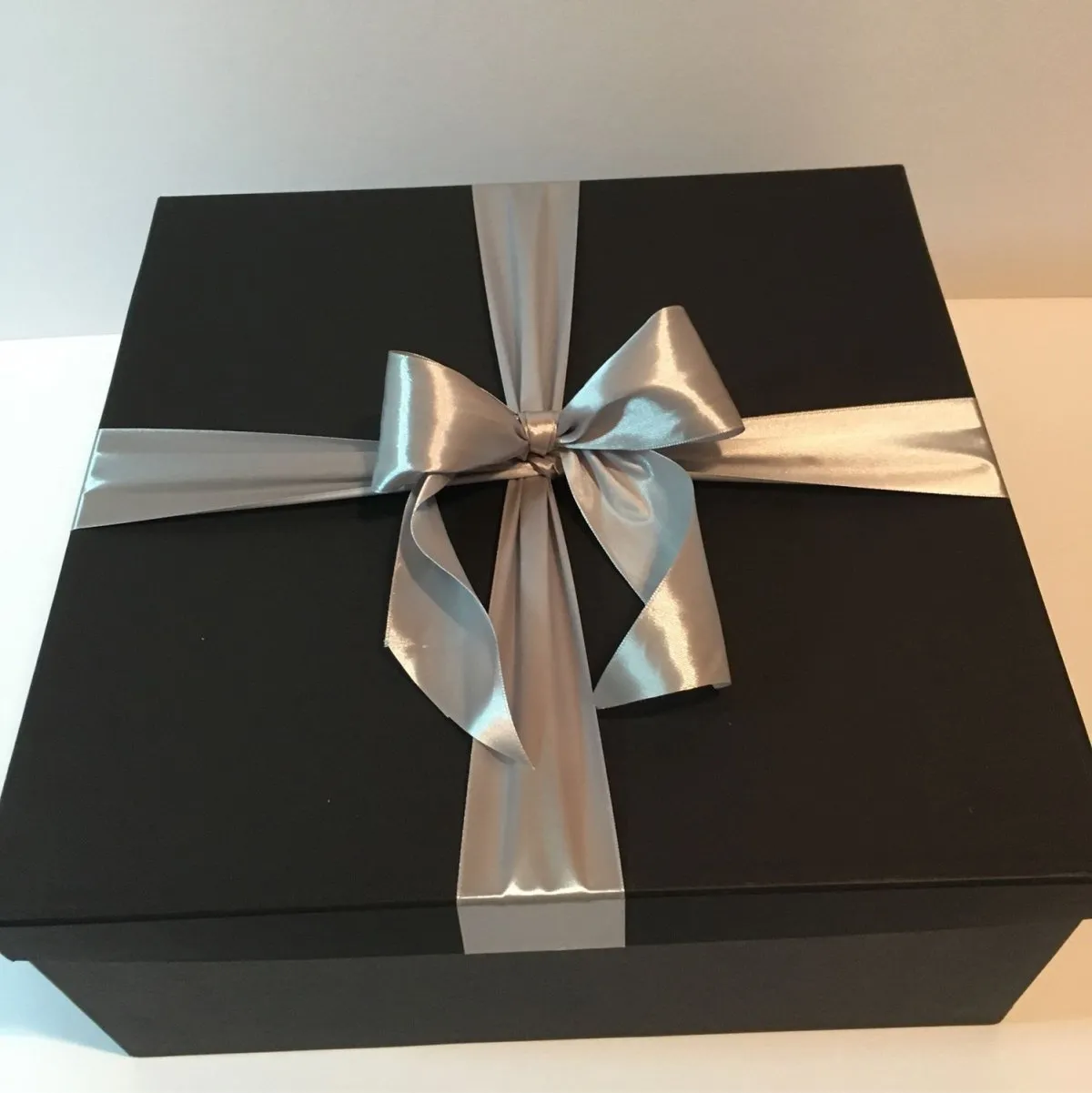 Подарочные коробки с бантом